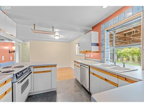 4922 SE 51st Avenue Portland OR 97206