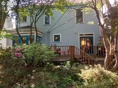 902 NE Thompson Street Portland OR 97212