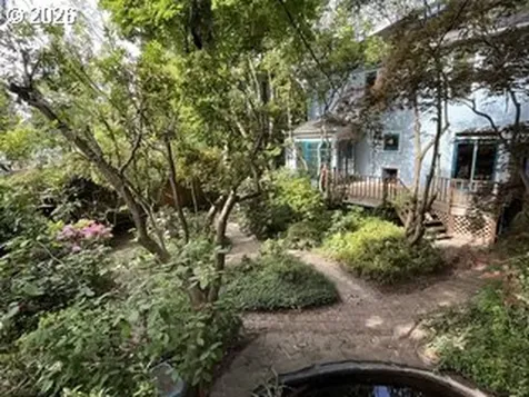 902 NE Thompson Street Portland OR 97212