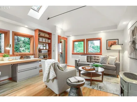 902 NE Thompson Street Portland OR 97212