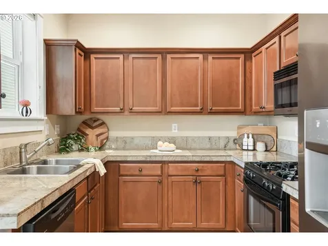 3262 NE Rosa Parks Way Portland OR 97211