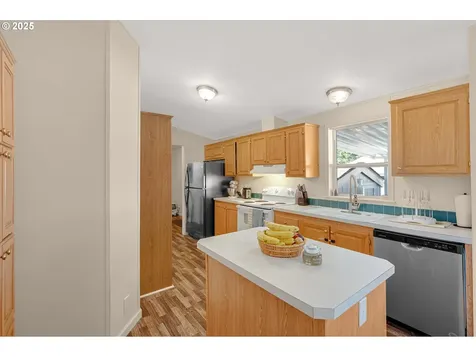 2155 Robins Lane SE Salem OR 97306