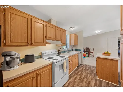 2155 Robins Lane SE Salem OR 97306