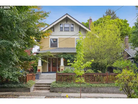2928 NE 11th Avenue Portland OR 97212