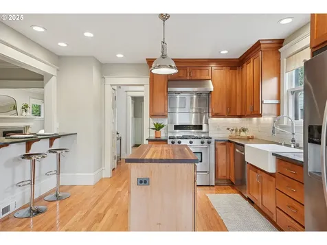 2928 NE 11th Avenue Portland OR 97212