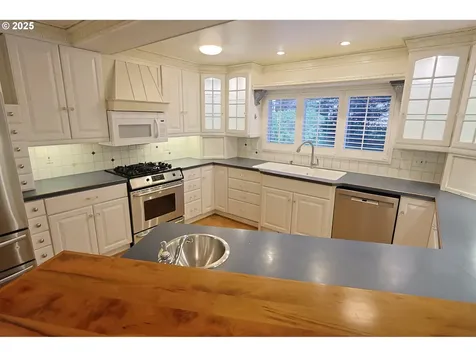 1149 Juniper Avenue Coos Bay OR 97420