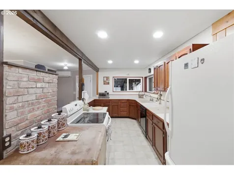 1115 Juniper Street Sweet Home OR 97386