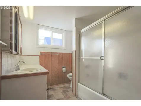 1355 Quinalt Street Springfield OR 97477