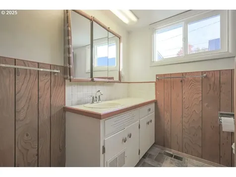 1355 Quinalt Street Springfield OR 97477