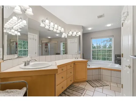 16096 SE Flavel Drive Portland OR 97236