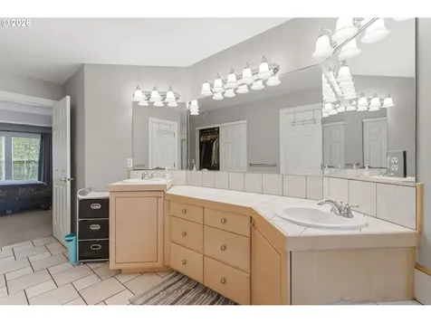 16096 SE Flavel Drive Portland OR 97236