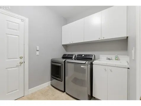 16096 SE Flavel Drive Portland OR 97236
