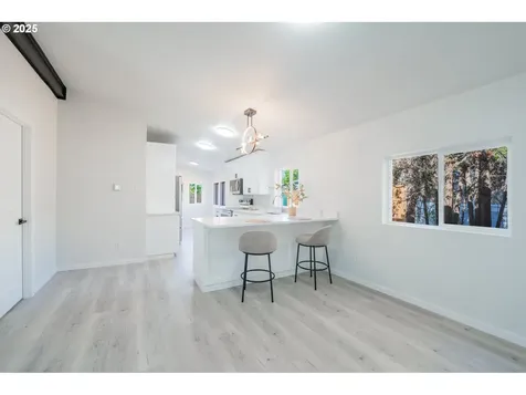 995 NW Arrowood Drive Mcminnville OR 97128