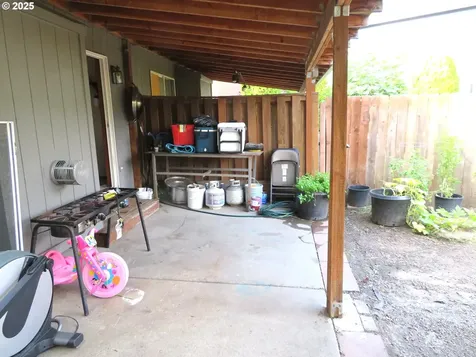 1740 NE Darby Street Hillsboro OR 97124