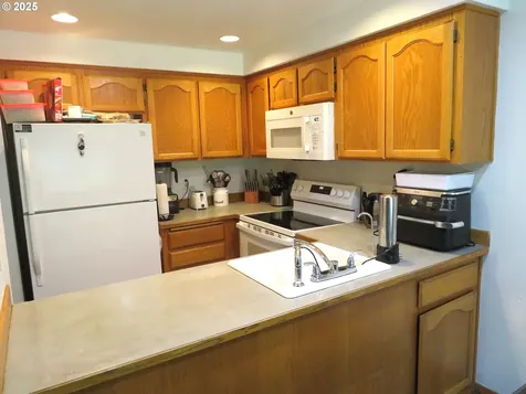 1740 NE Darby Street Hillsboro OR 97124
