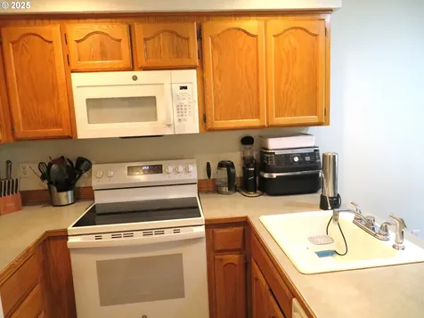 1740 NE Darby Street Hillsboro OR 97124