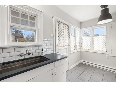 7104 SE Tolman Street Portland OR 97206