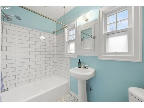 7104 SE Tolman Street Portland OR 97206