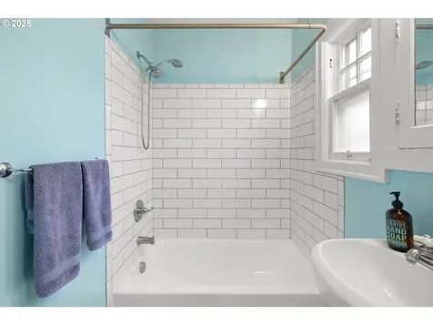 7104 SE Tolman Street Portland OR 97206