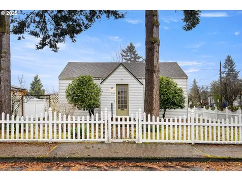 7104 SE Tolman Street Portland OR 97206