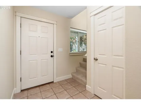 1242 NE Parkside Drive Hillsboro OR 97124