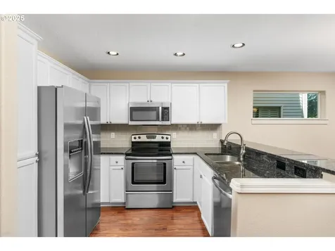 1242 NE Parkside Drive Hillsboro OR 97124