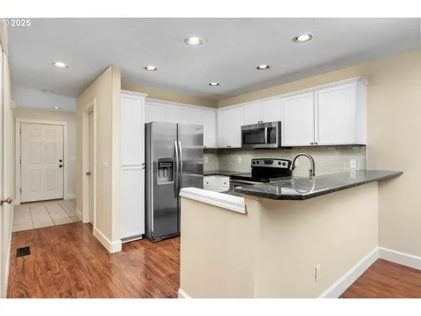 1242 NE Parkside Drive Hillsboro OR 97124