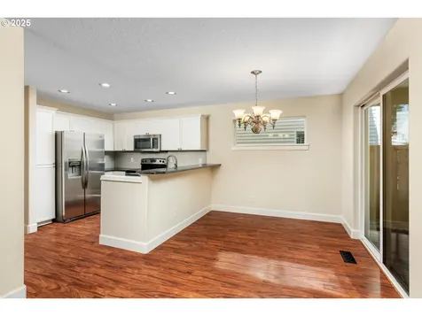 1242 NE Parkside Drive Hillsboro OR 97124