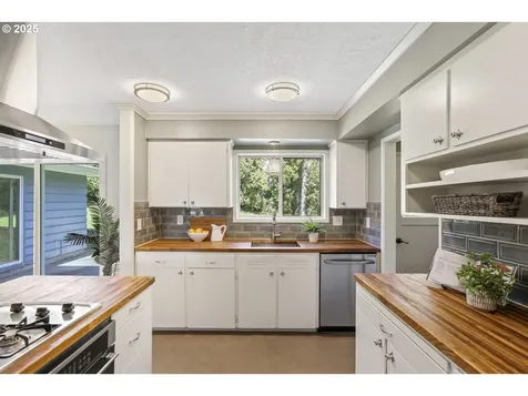 5656 NE 58th Avenue Portland OR 97218