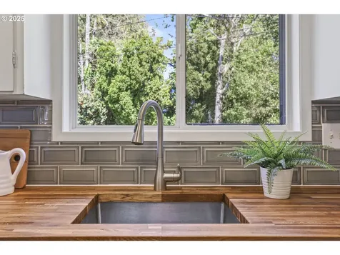 5656 NE 58th Avenue Portland OR 97218