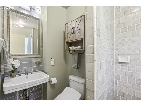 5656 NE 58th Avenue Portland OR 97218