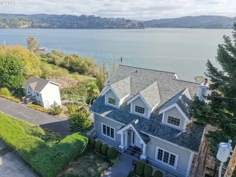 1368 Bayview Street North Bend OR 97459