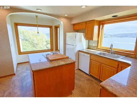 1368 Bayview Street North Bend OR 97459