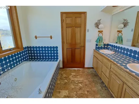 1368 Bayview Street North Bend OR 97459