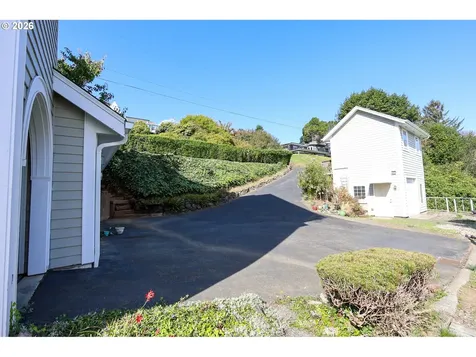 1368 Bayview Street North Bend OR 97459