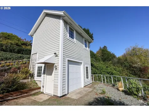 1368 Bayview Street North Bend OR 97459