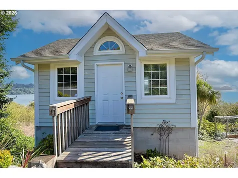 1368 Bayview Street North Bend OR 97459