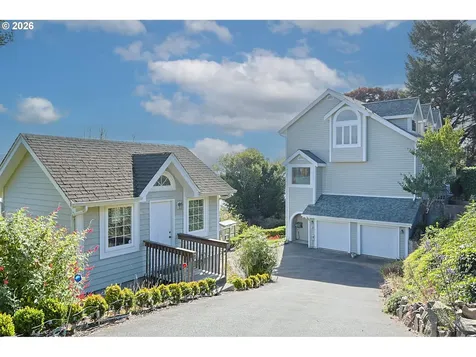 1368 Bayview Street North Bend OR 97459