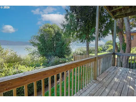 1368 Bayview Street North Bend OR 97459