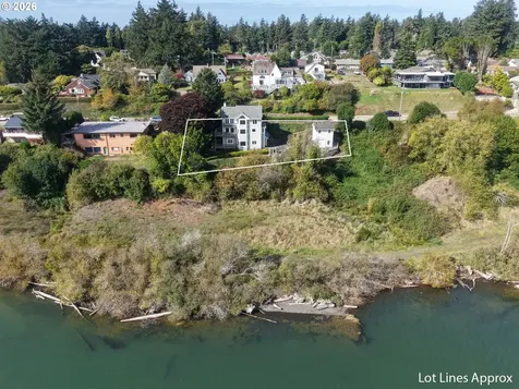 1368 Bayview Street North Bend OR 97459
