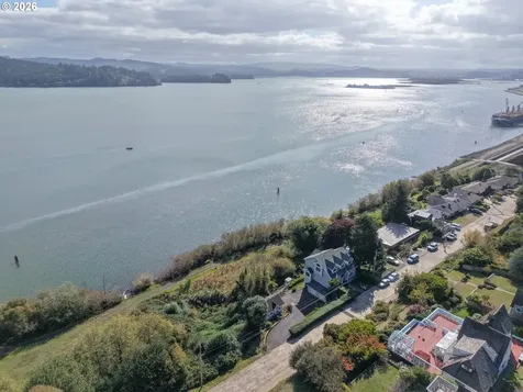 1368 Bayview Street North Bend OR 97459