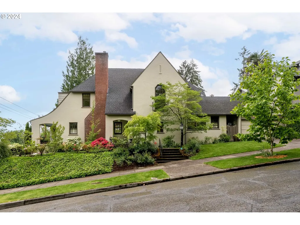 2116 SW 19th Avenue Portland OR 97201