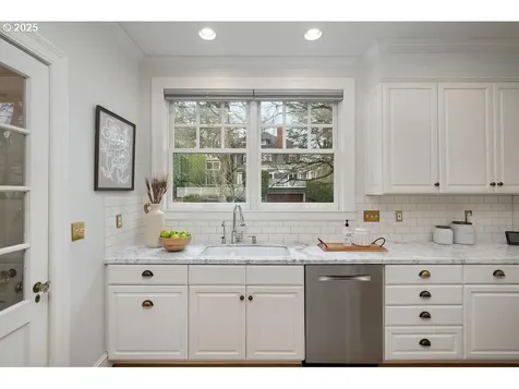 2116 SW 19th Avenue Portland OR 97201