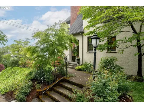 2116 SW 19th Avenue Portland OR 97201