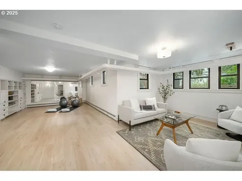 2116 SW 19th Avenue Portland OR 97201