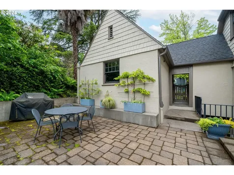 2116 SW 19th Avenue Portland OR 97201