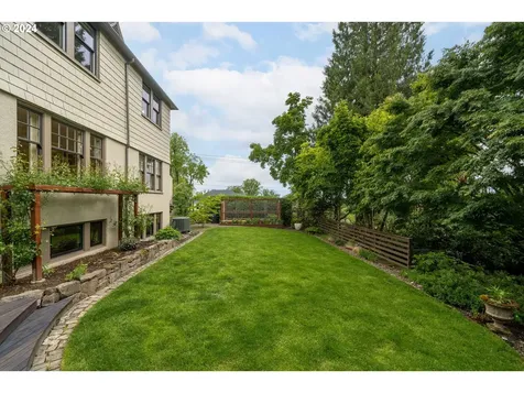 2116 SW 19th Avenue Portland OR 97201