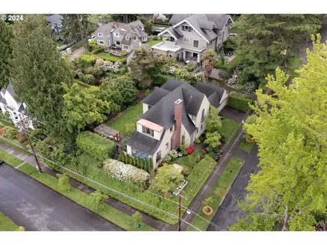 2116 SW 19th Avenue Portland OR 97201