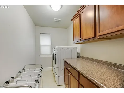 2831 Wing Tip Avenue NW Salem OR 97304