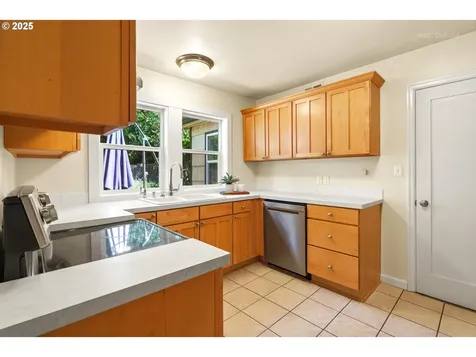 4131 SW Marigold Street Portland OR 97219